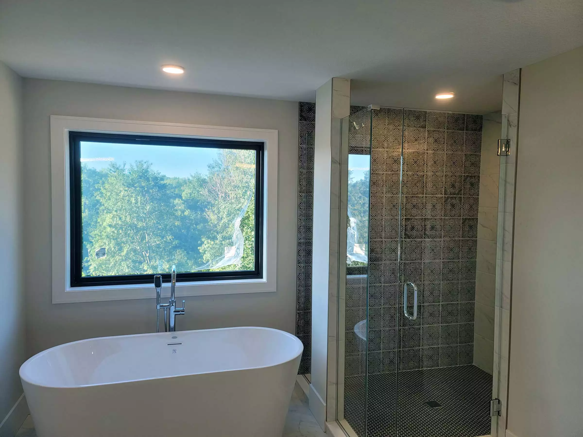 Free standing tub with picture window