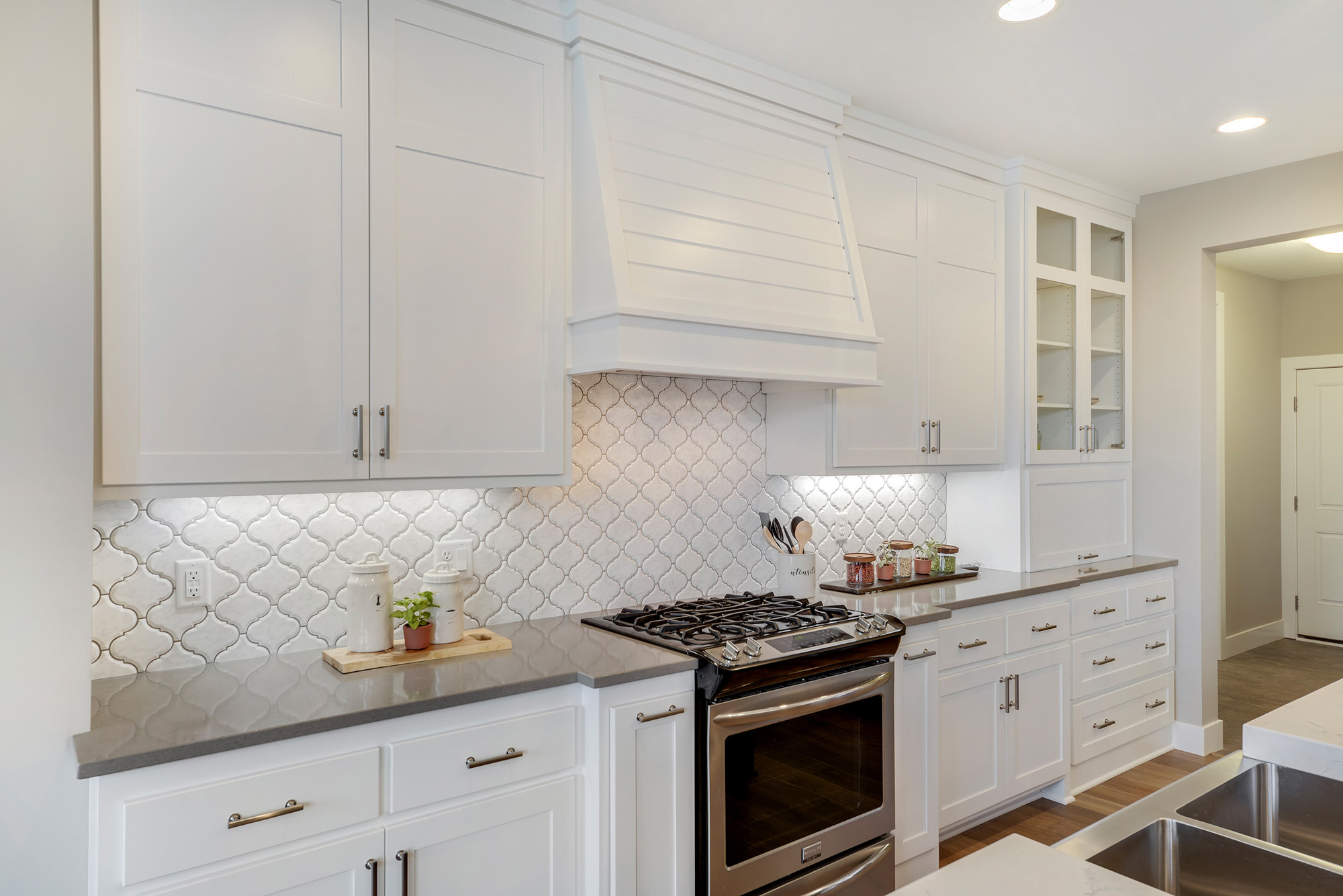 White enameled Kitchen cabinets
